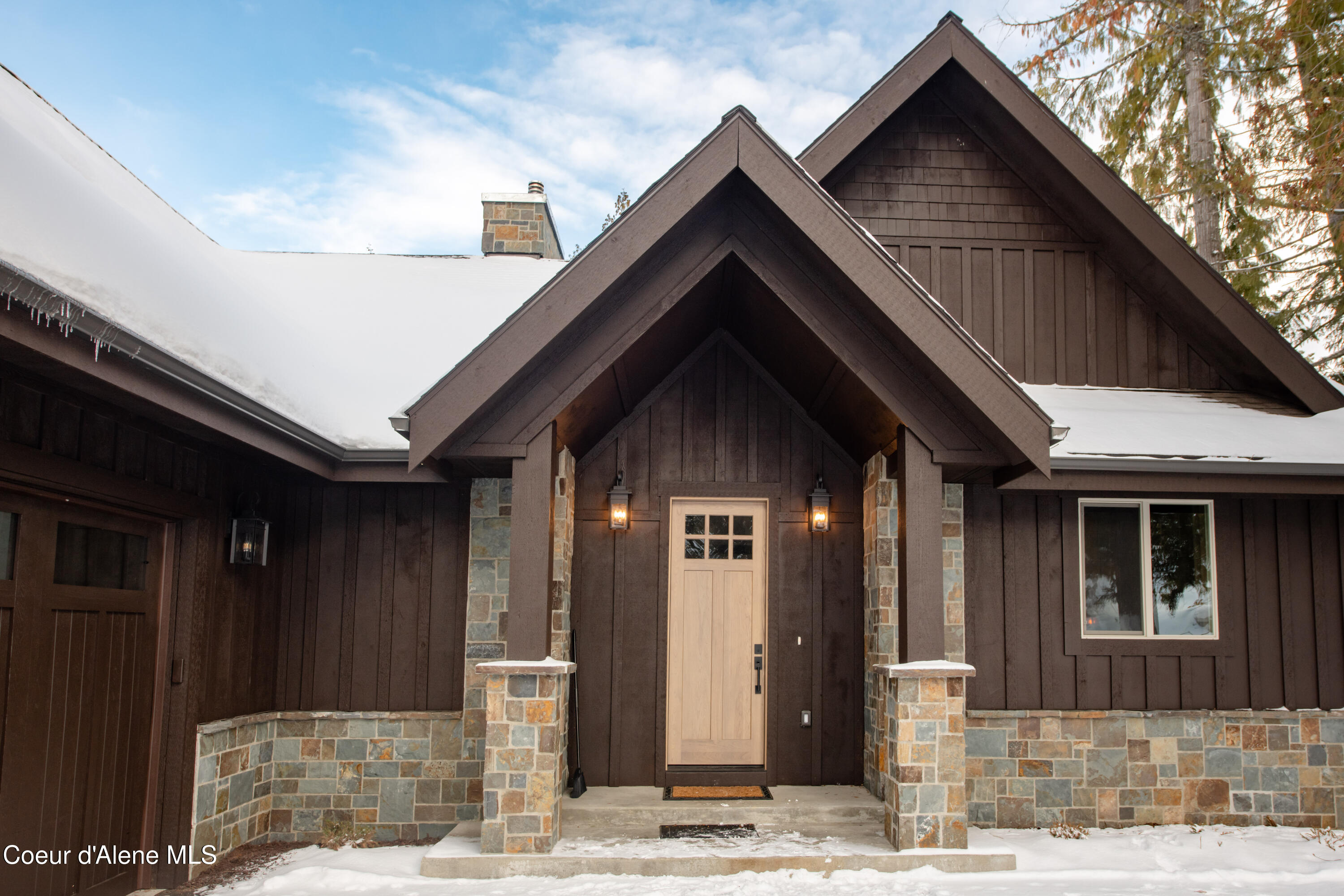 Sandpoint, Idaho 83864, United States, 4 Bedrooms Bedrooms, ,3 BathroomsBathrooms,Residential,Active,124614