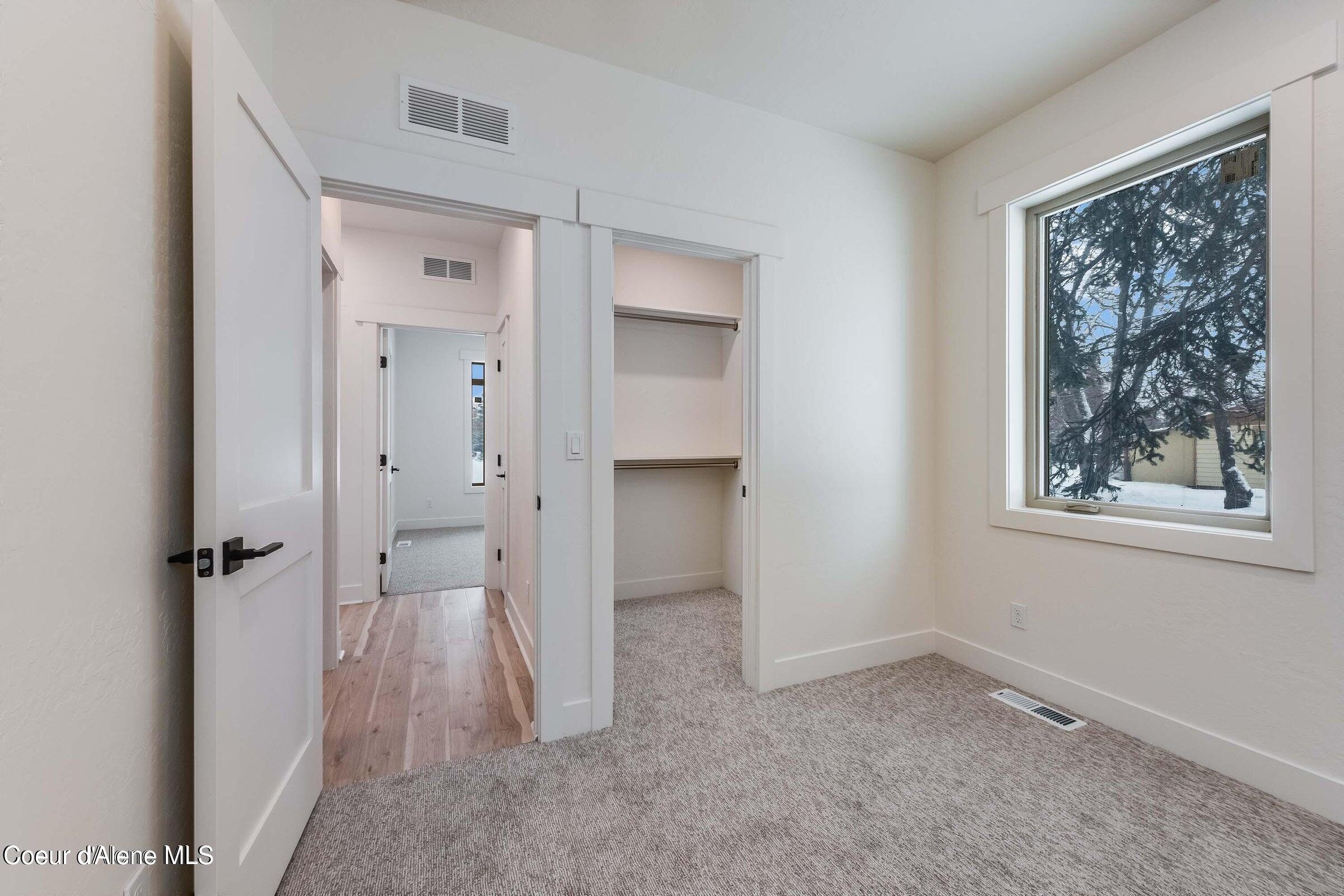 Sandpoint, Idaho 83864, United States, 4 Bedrooms Bedrooms, ,3 BathroomsBathrooms,Residential,Active,124614