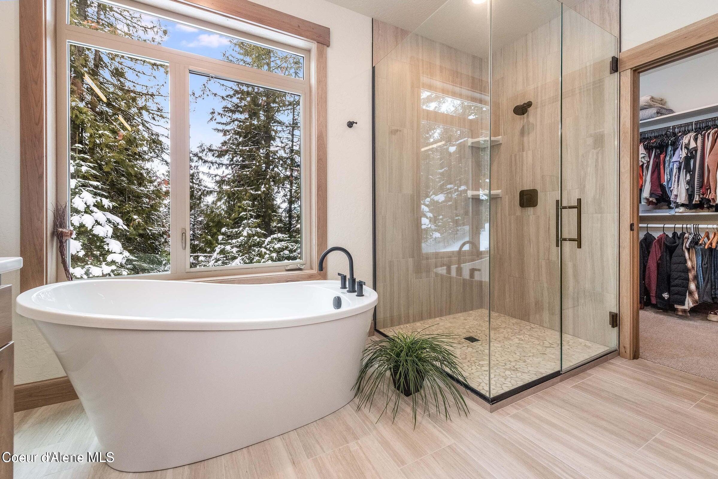 Sandpoint, Idaho 83864, United States, 4 Bedrooms Bedrooms, ,3 BathroomsBathrooms,Residential,Active,124614