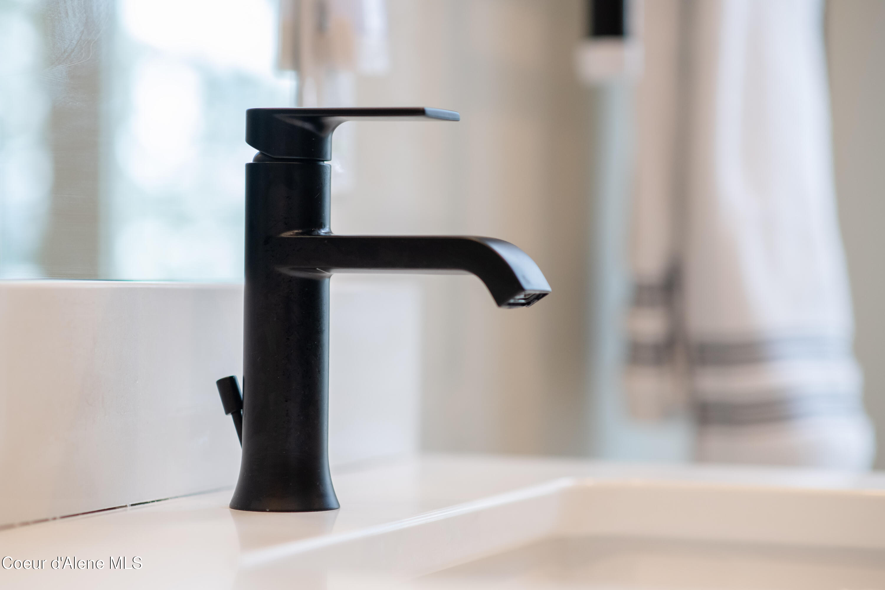 Sandpoint, Idaho 83864, United States, 4 Bedrooms Bedrooms, ,3 BathroomsBathrooms,Residential,Active,124614