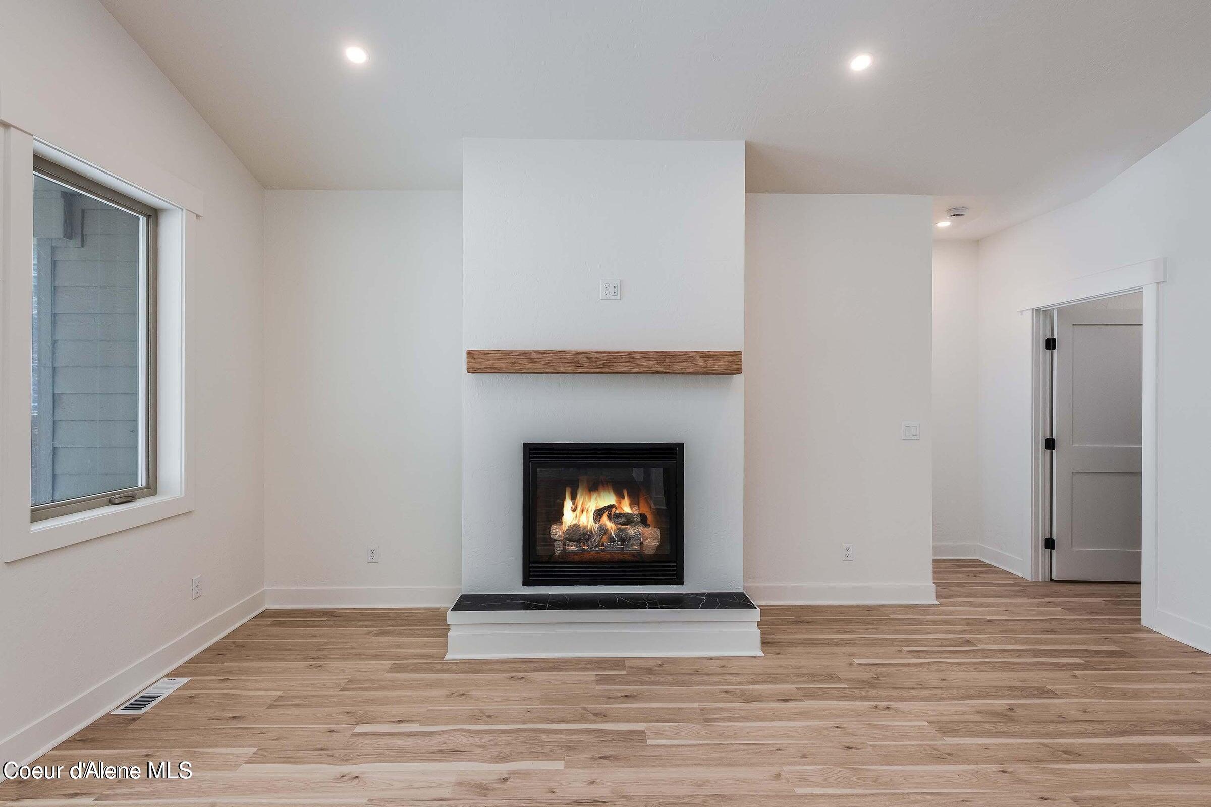 Sandpoint, Idaho 83864, United States, 4 Bedrooms Bedrooms, ,3 BathroomsBathrooms,Residential,Active,124614