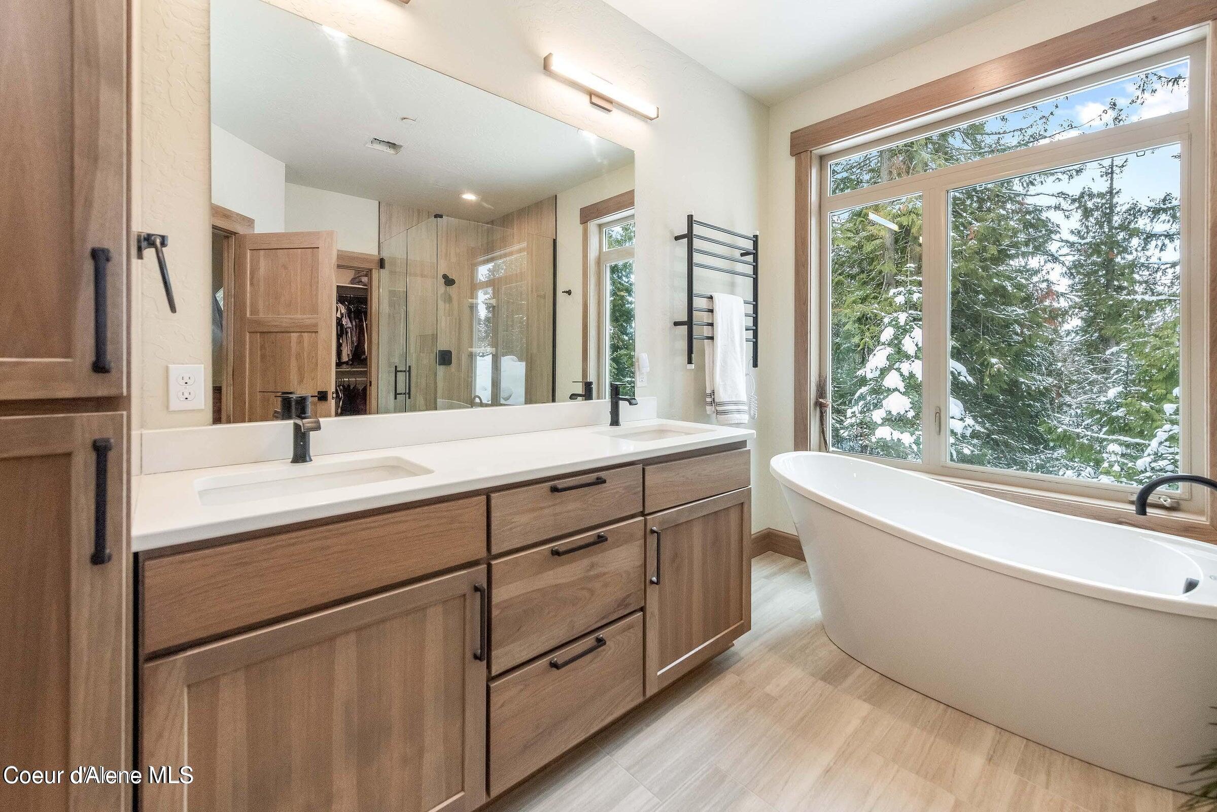 Sandpoint, Idaho 83864, United States, 4 Bedrooms Bedrooms, ,3 BathroomsBathrooms,Residential,Active,124614