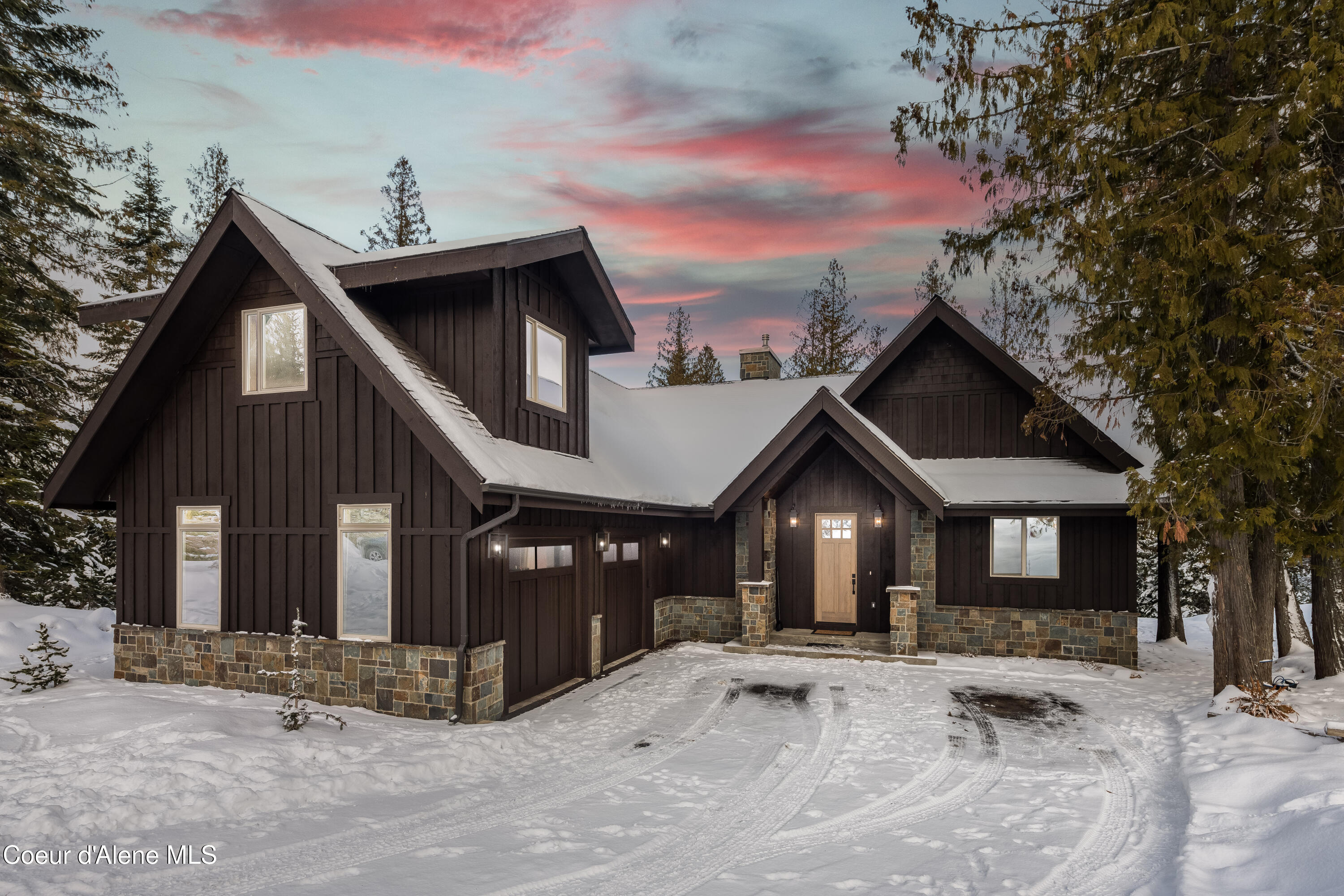 Sandpoint, Idaho 83864, United States, 4 Bedrooms Bedrooms, ,3 BathroomsBathrooms,Residential,Active,124614