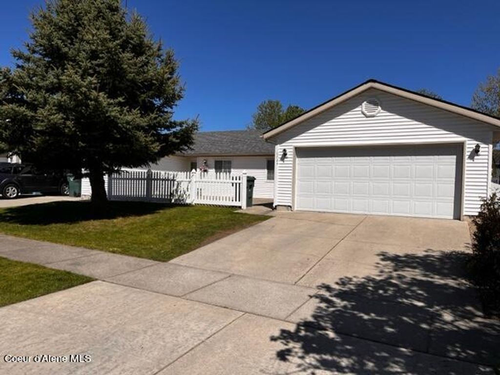 Photo of 1090 N Dahlia Way, Post Falls, ID 83854 (MLS # 24-4395)