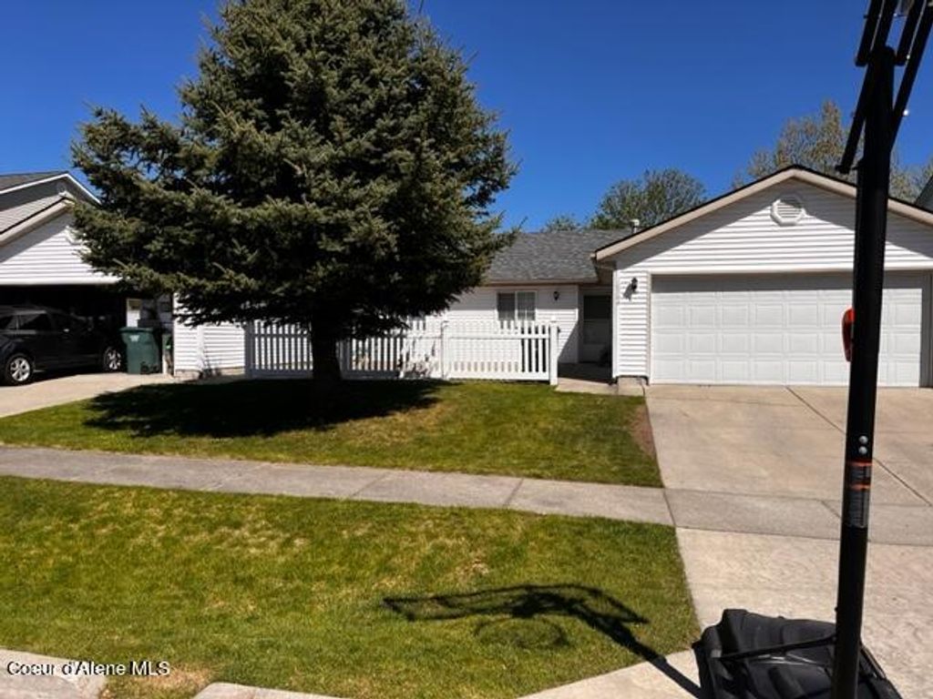 Photo of 1090 N Dahlia Way, Post Falls, ID 83854 (MLS # 24-4395)