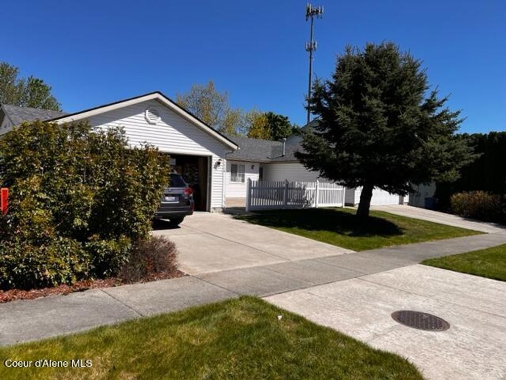 Photo of 1090 N Dahlia Way, Post Falls, ID 83854 (MLS # 24-4395)