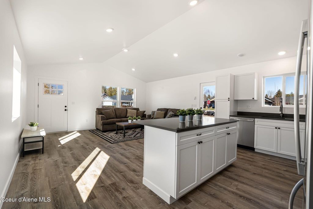 Photo of 375 Jasper Loop Loop, Ponderay, ID 83852 (MLS # 26-1033)