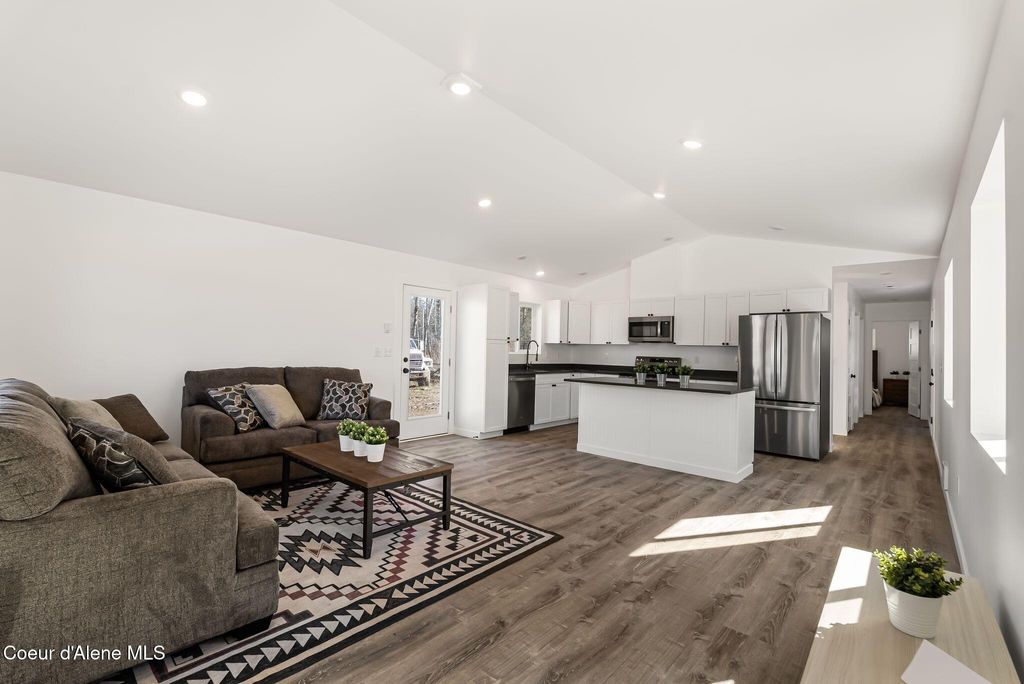 Photo of 375 Jasper Loop Loop, Ponderay, ID 83852 (MLS # 26-1033)