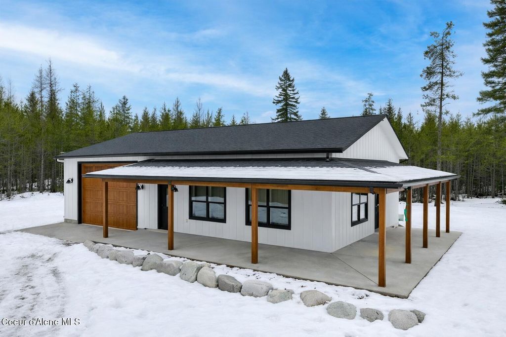 Photo of 252 Doc Holliday Dr, Spirit Lake, ID 83869 (MLS # 26-733)