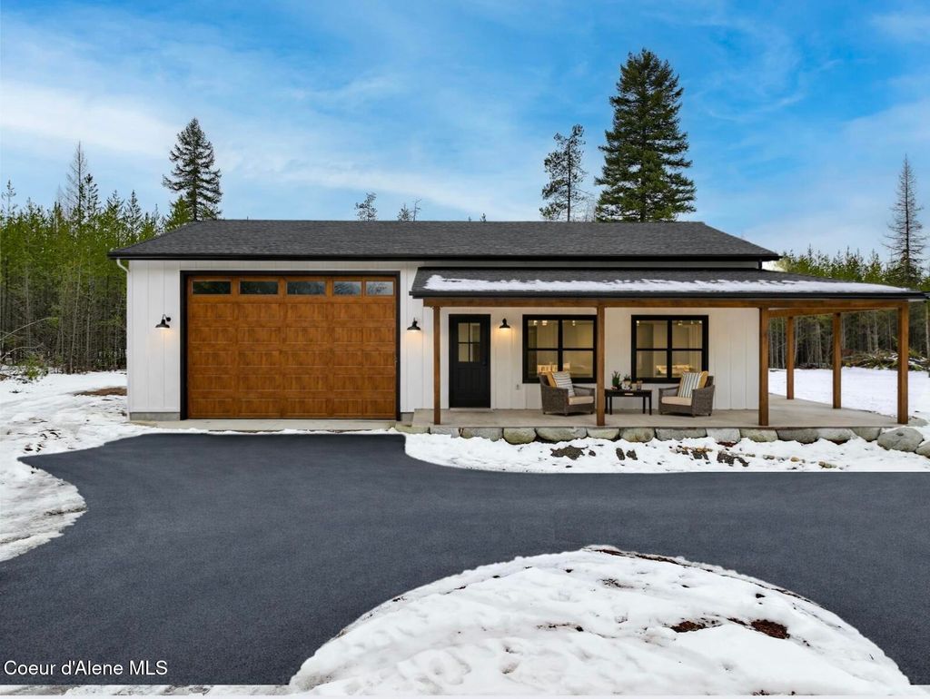 Photo of 252 Doc Holliday Dr, Spirit Lake, ID 83869 (MLS # 26-733)