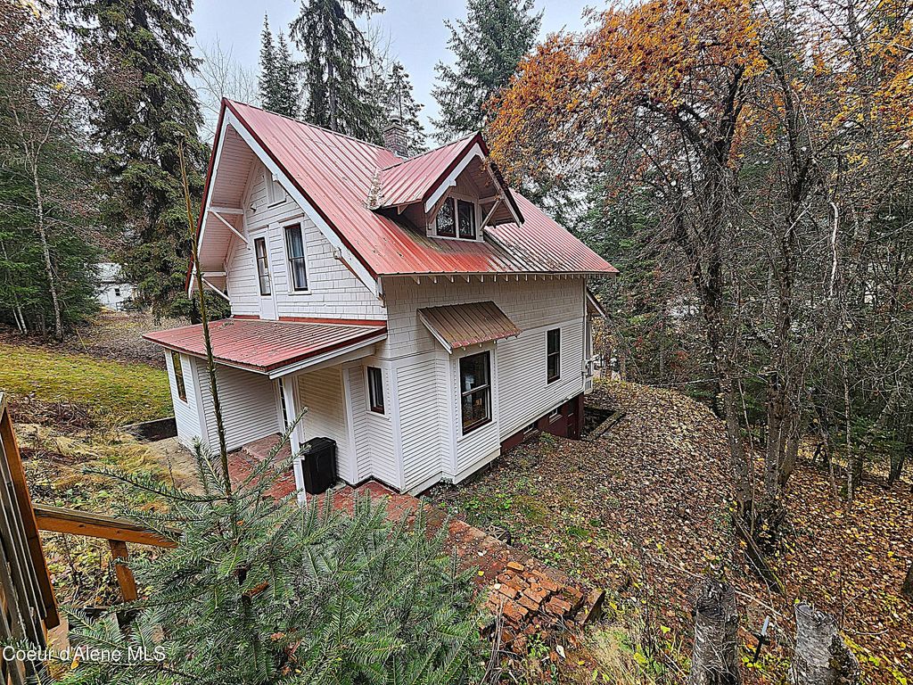 Photo of 422 High St, Wallace, ID 83873 (MLS # 25-10904)
