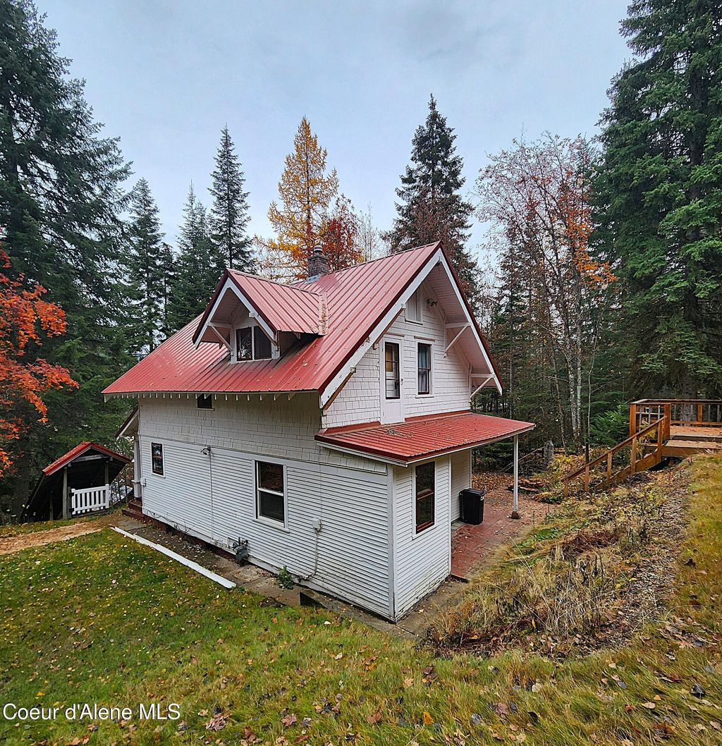 Photo of 422 High St, Wallace, ID 83873 (MLS # 25-10904)