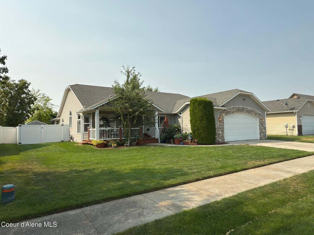 Photo of 2474 Berkley LN, Hayden, ID 83835 (MLS # 26-8329)