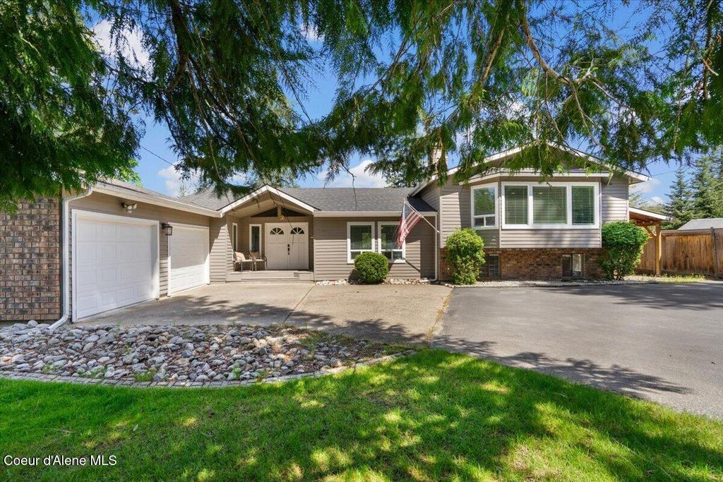 Photo of 11901 Eastshore DR, Hayden, ID 83835 (MLS # 26-5180)