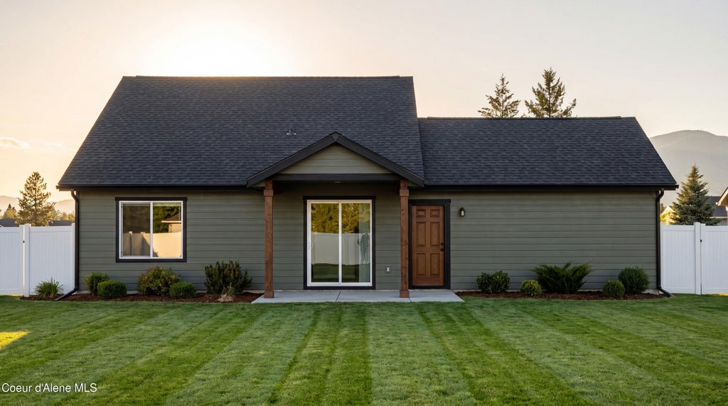 Photo of 2060 Bluegrass Ave Ave, Sandpoint, ID 83864 (MLS # 26-10059)