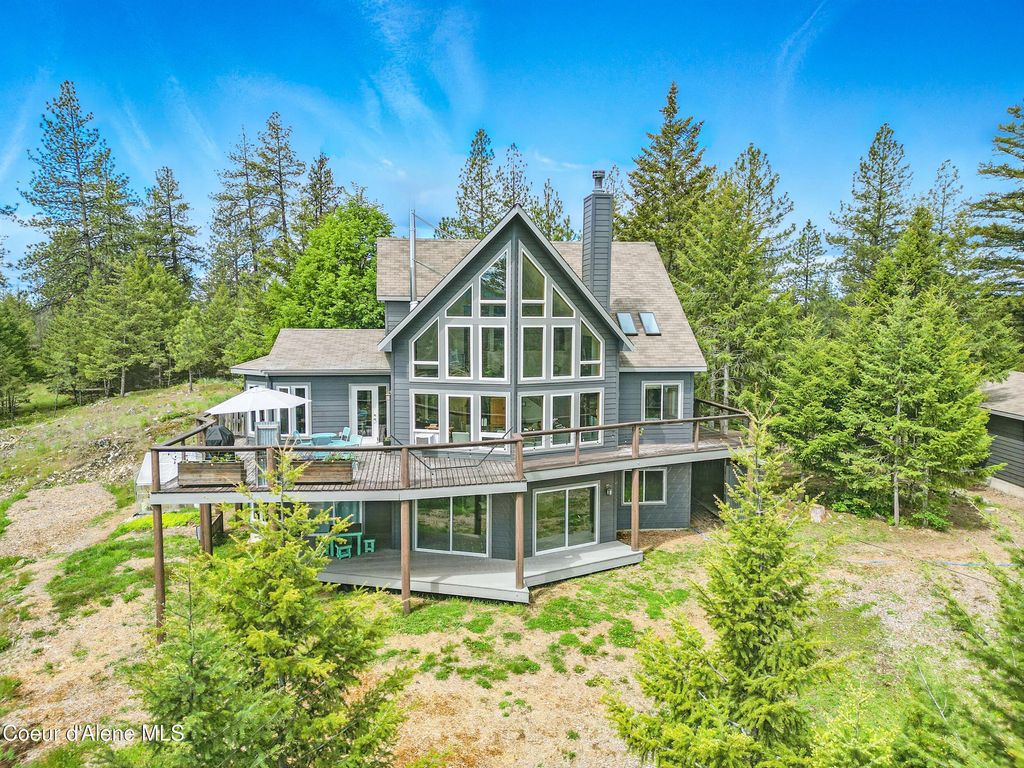 Photo of 32 Angelina Way, Priest River, ID 83856 (MLS # 26-7703)