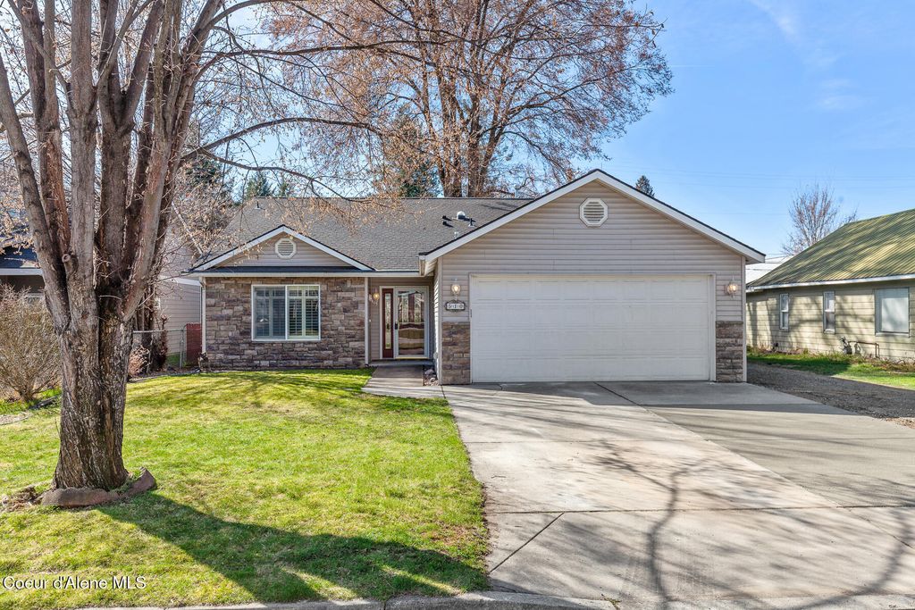 Photo of 510 Davidson Ave, Coeur dAlene, ID 83814 (MLS # 26-2754)