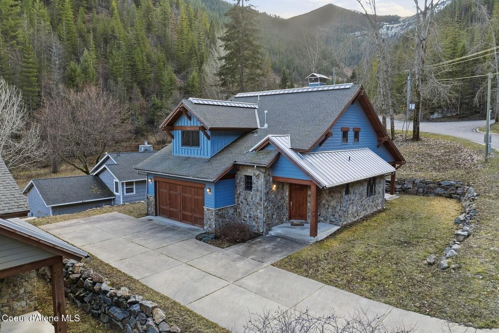 Photo of 1019 Main St, Wardner, ID 83837 (MLS # 25-11631)