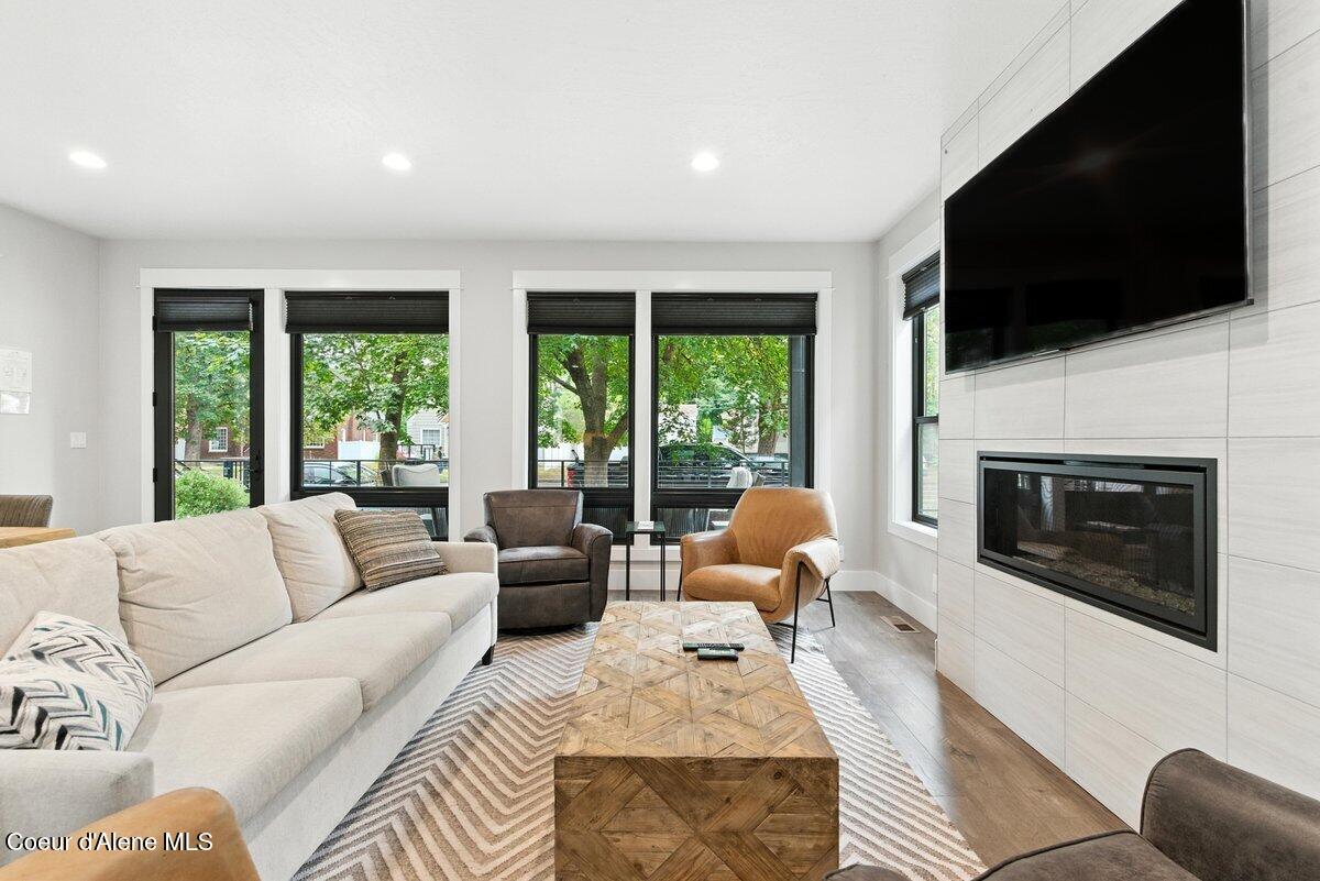 905 Sherman