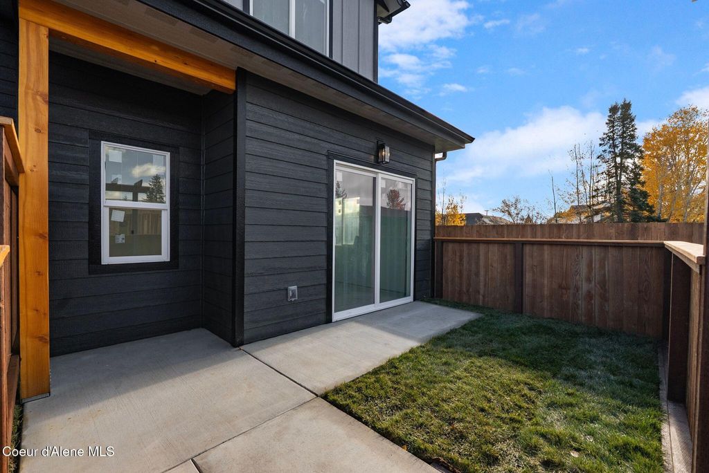 Photo of 1671 Onyx Ct, Sandpoint, ID 83864 (MLS # 25-10855)