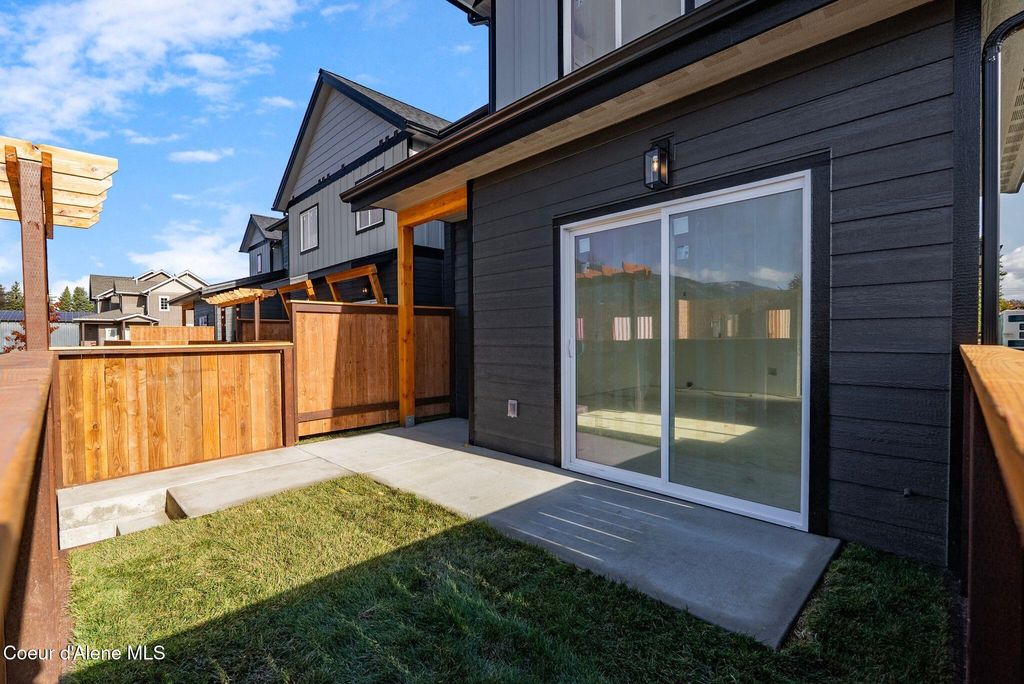 Photo of 1671 Onyx Ct, Sandpoint, ID 83864 (MLS # 25-10855)