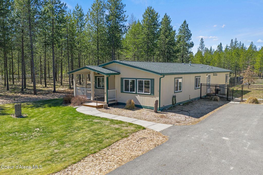 Photo of 44 Elsa Ct, Blanchard, ID 83804 (MLS # 26-3318)