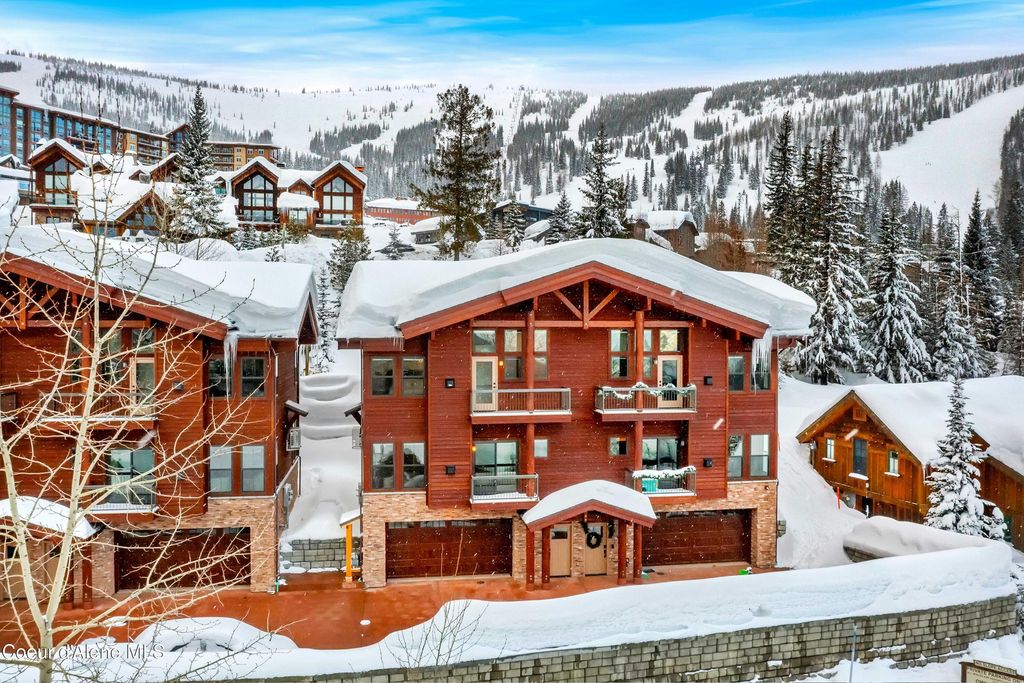 Photo of 50 Olaf Ct Ct, Sandpoint, ID 83864 (MLS # 25-1058)