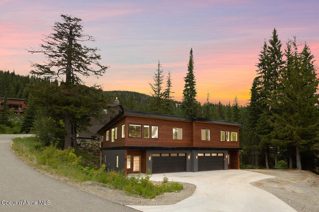 Photo of 65 Avalanche Rd, Sandpoint, ID 83864 (MLS # 26-4041)