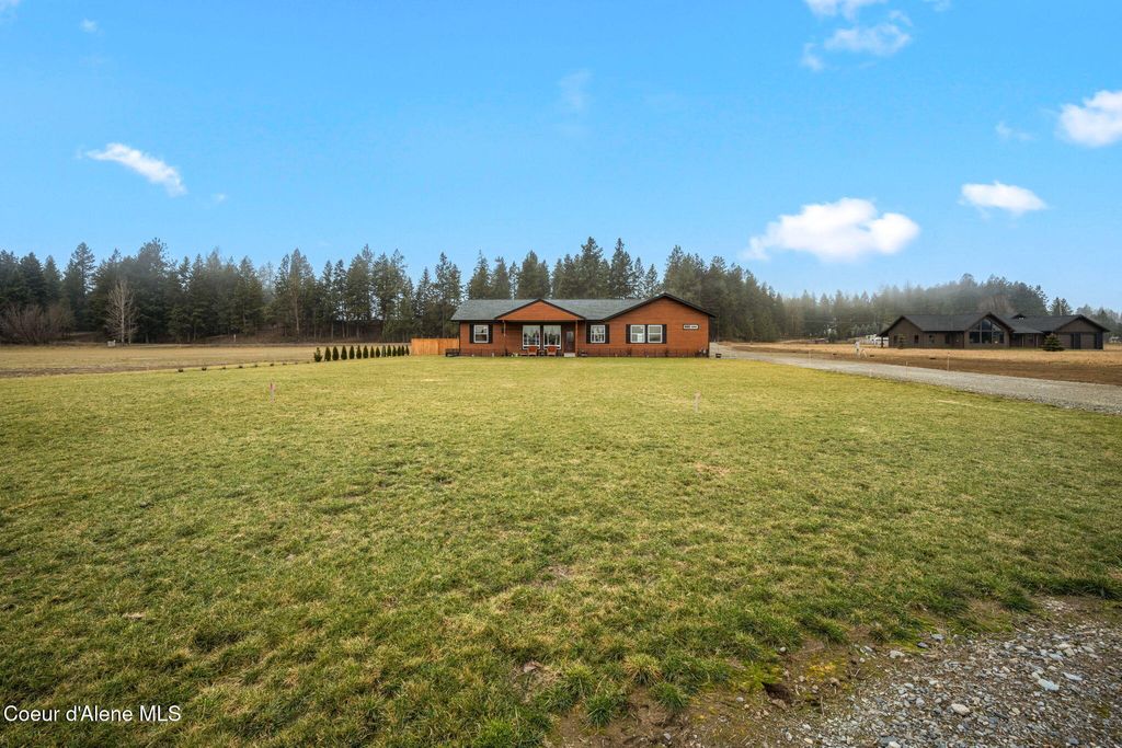 Photo of 86 Nuthatch Ln, Moyie Springs, ID 83845 (MLS # 26-1151)