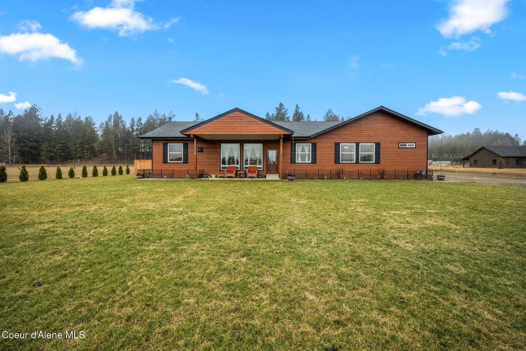 Photo of 86 Nuthatch Ln, Moyie Springs, ID 83845 (MLS # 26-1151)