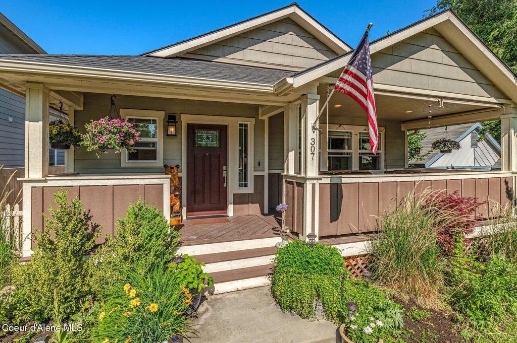 Photo of 307 18TH St, Coeur dAlene, ID 83814 (MLS # 25-6926)