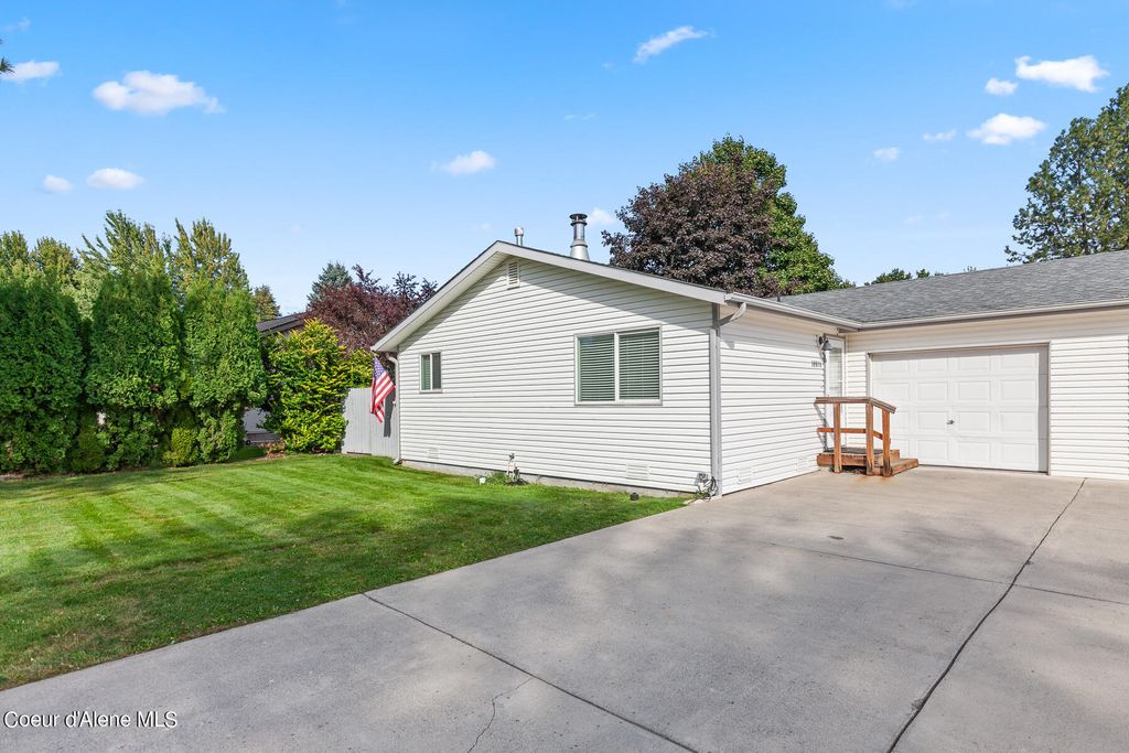 Photo of 10024 N Hillview DR, Hayden, ID 83835 (MLS # 24-9194)