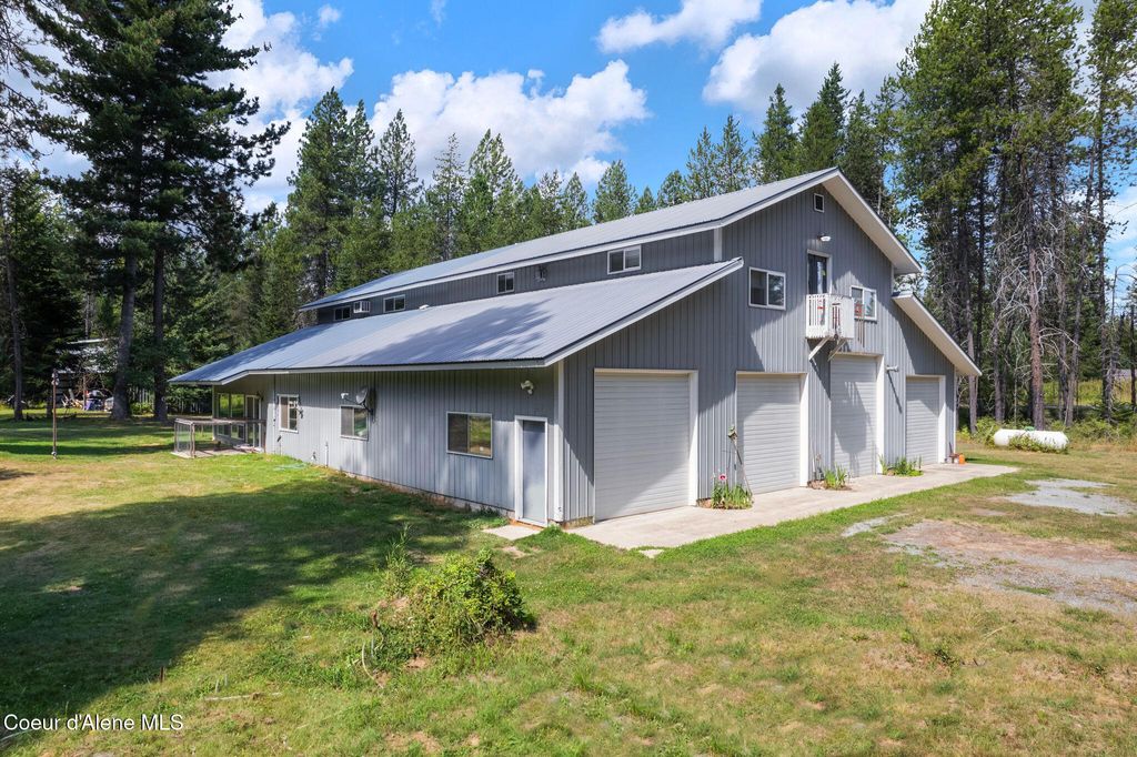 Photo of 780 Selkirk Rd, Sandpoint, ID 83864 (MLS # 25-3581)