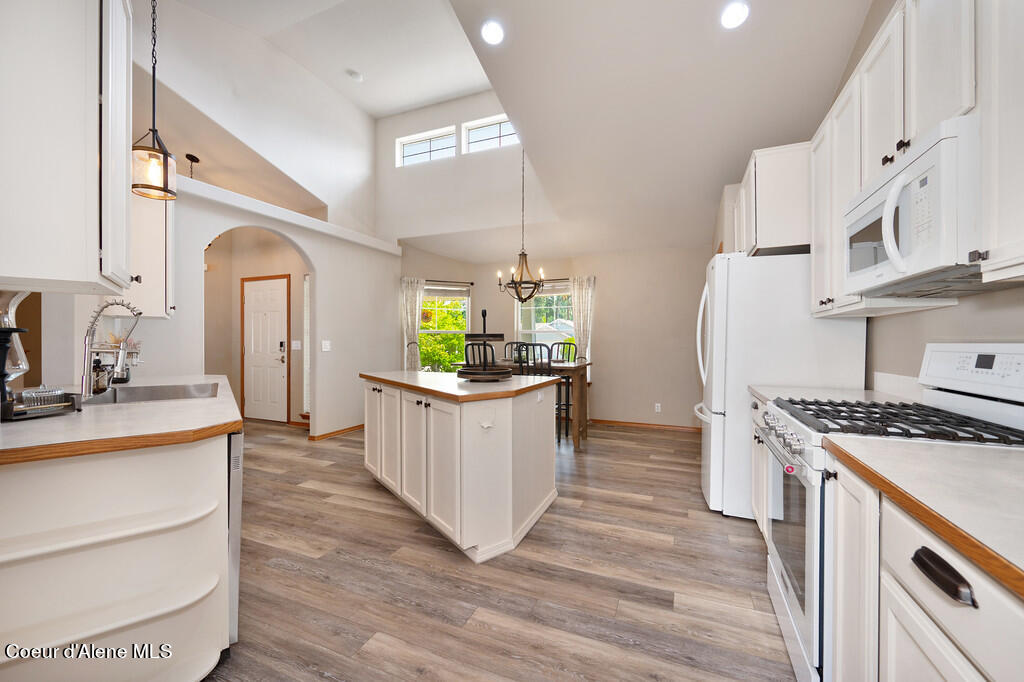 Post Falls, Idaho 83854, United States, 5 Bedrooms Bedrooms, ,3 BathroomsBathrooms,Residential,Pending,57484