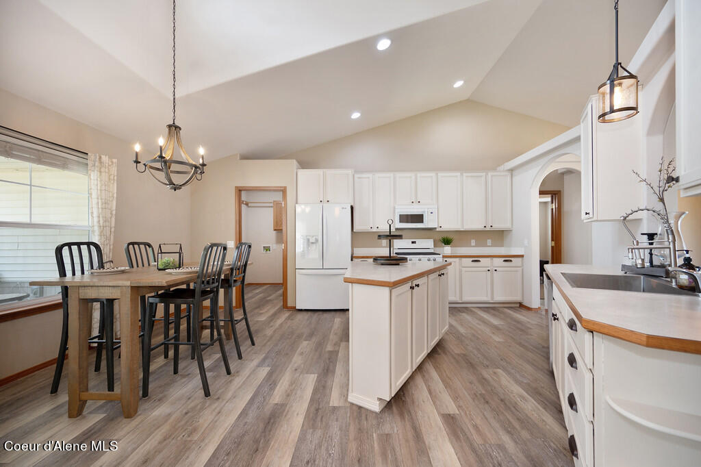 Post Falls, Idaho 83854, United States, 5 Bedrooms Bedrooms, ,3 BathroomsBathrooms,Residential,Pending,57484