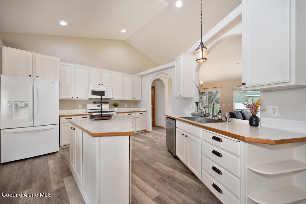 Post Falls, Idaho 83854, United States, 5 Bedrooms Bedrooms, ,3 BathroomsBathrooms,Residential,Pending,57484