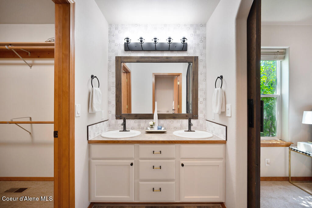 Post Falls, Idaho 83854, United States, 5 Bedrooms Bedrooms, ,3 BathroomsBathrooms,Residential,Pending,57484