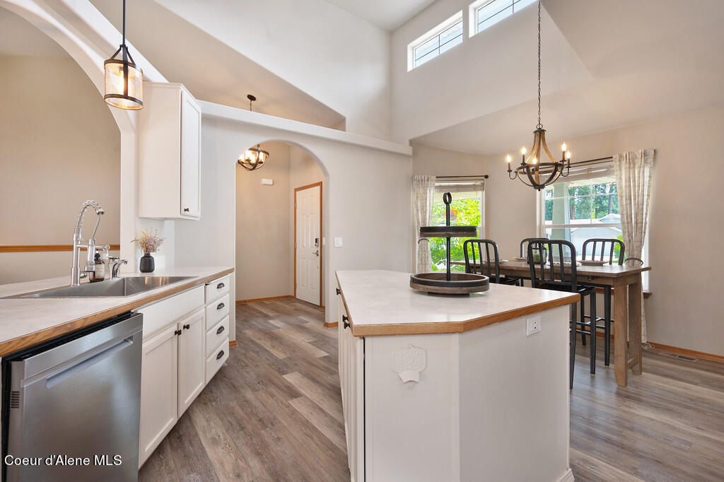 Post Falls, Idaho 83854, United States, 5 Bedrooms Bedrooms, ,3 BathroomsBathrooms,Residential,Pending,57484