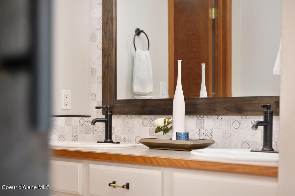 Post Falls, Idaho 83854, United States, 5 Bedrooms Bedrooms, ,3 BathroomsBathrooms,Residential,Pending,57484