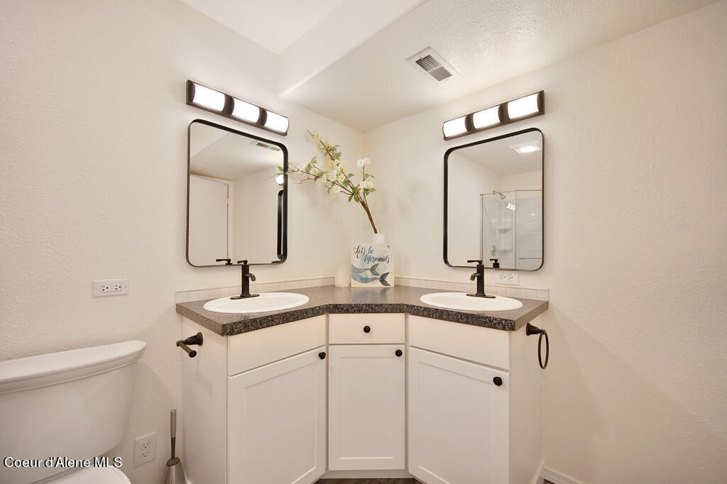 Post Falls, Idaho 83854, United States, 5 Bedrooms Bedrooms, ,3 BathroomsBathrooms,Residential,Pending,57484