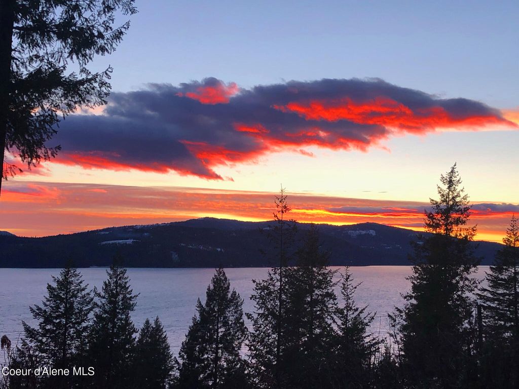 Photo of 707 Eagen Mountain Mountain, Hope, ID 83836 (MLS # 25-10438)