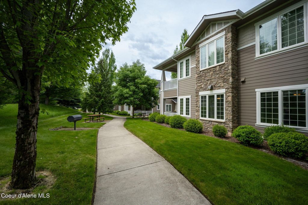 Photo of 4453 Greenchain LOOP #APT 9, Coeur dAlene, ID 83814 (MLS # 26-5677)