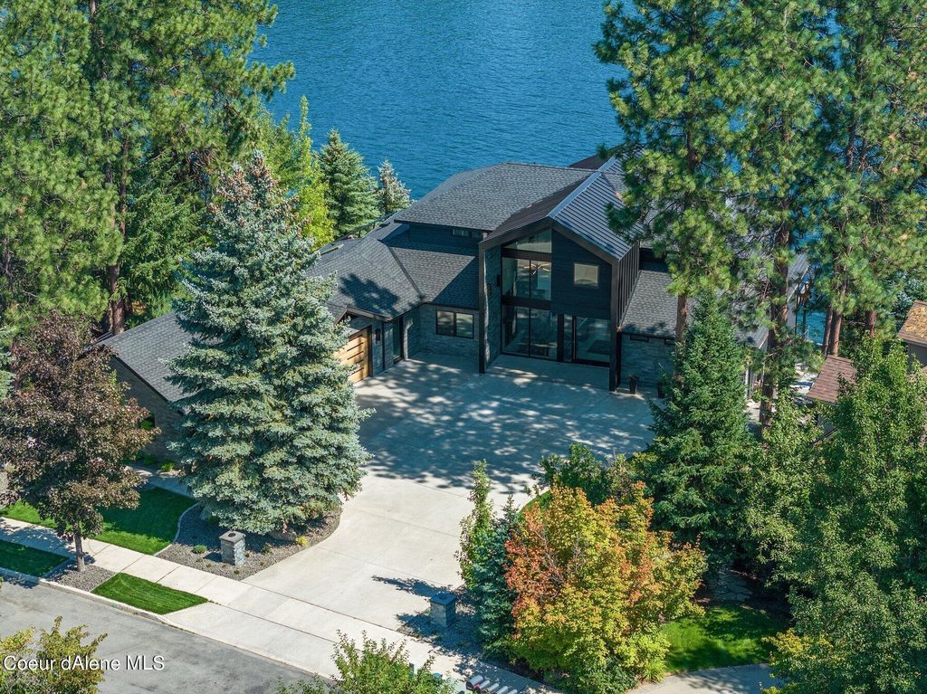 Photo of 1014 RIVERSIDE HARBOR Harbor, Post Falls, ID 83854 (MLS # 25-9235)