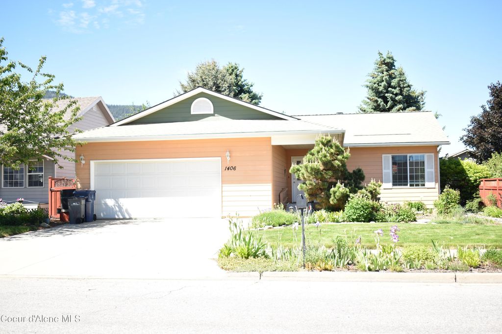 Photo of 1406 Walnut St, Sandpoint, ID 83864 (MLS # 26-4056)