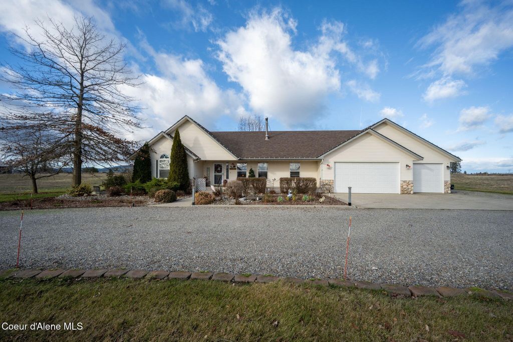 Photo of 2961 DIAMOND BAR Rd, Rathdrum, ID 83858 (MLS # 25-11592)