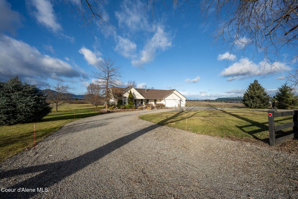 Photo of 2961 DIAMOND BAR Rd, Rathdrum, ID 83858 (MLS # 25-11592)