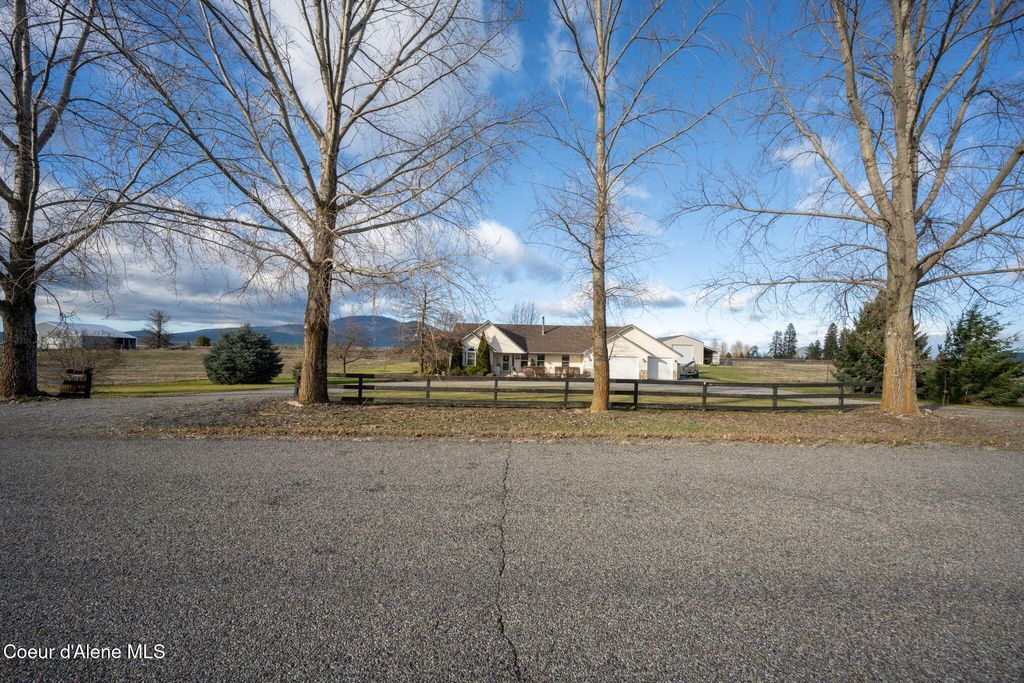 Photo of 2961 DIAMOND BAR Rd, Rathdrum, ID 83858 (MLS # 25-11592)