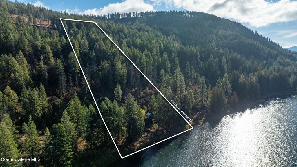 Photo of 1402 Mirror Lake Lake, Sagle, ID 83860 (MLS # 25-10159)
