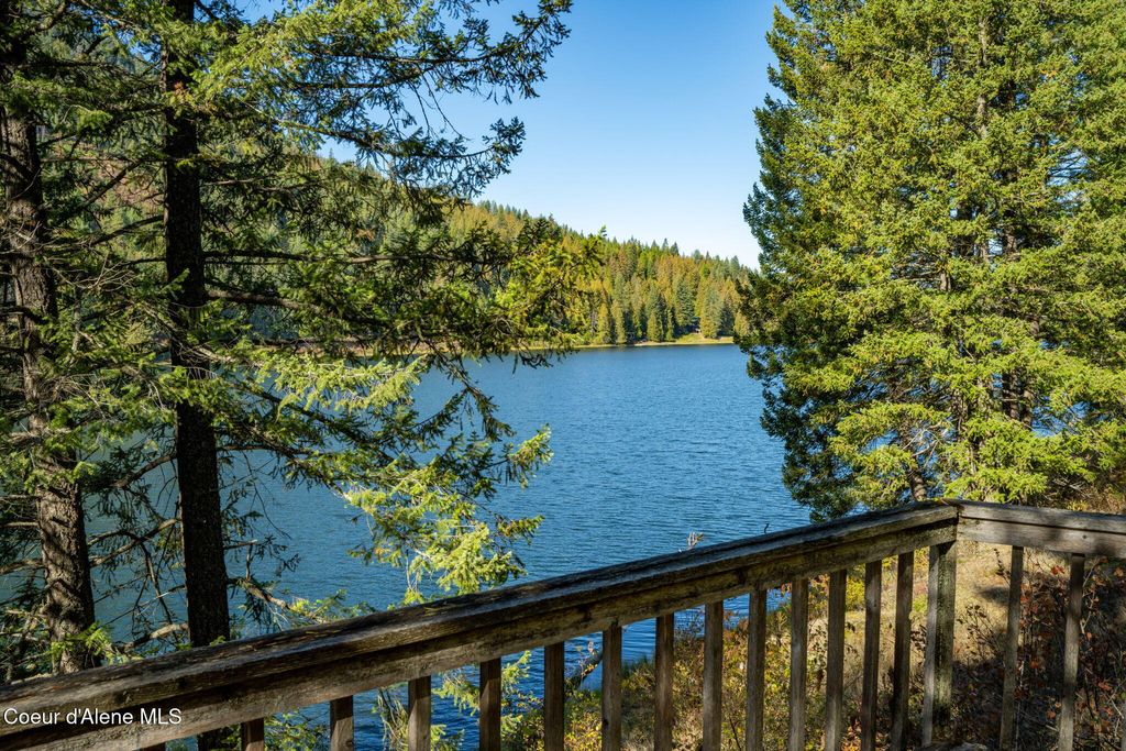 Photo of 1402 Mirror Lake Lake, Sagle, ID 83860 (MLS # 25-10159)
