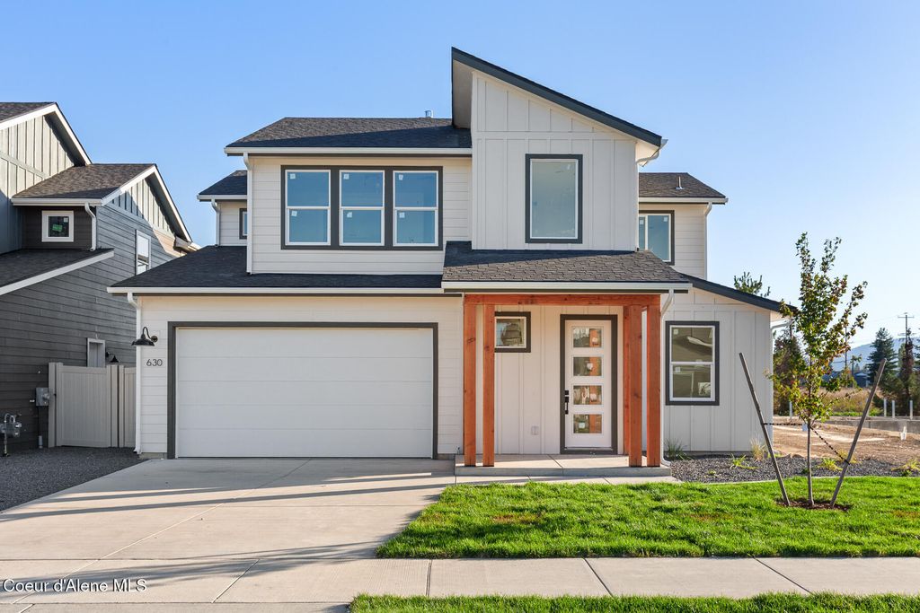 Photo of 630 MOSCOW St, Sandpoint, ID 83864 (MLS # 26-203)